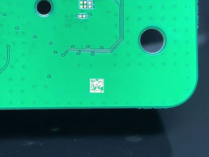 華日poplar納秒綠光激光器PCB賦碼追溯標記